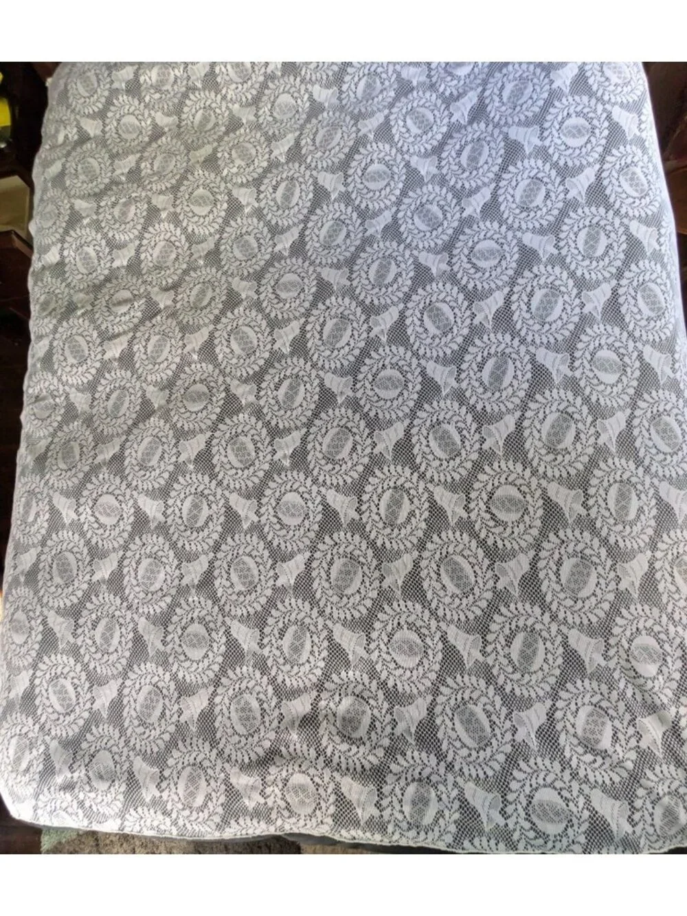 Vintage Pictorial Lace Tablecloth White Christmas Bells Balls Wreaths 65x80